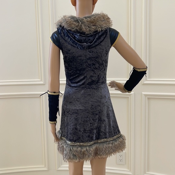 Catnip Hunger Games Halloween outfit - Picture 3 of 5